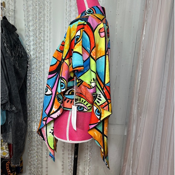 Eye Abstract Print Top - Picture 2 of 4